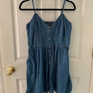Very cute/casual denim dress!